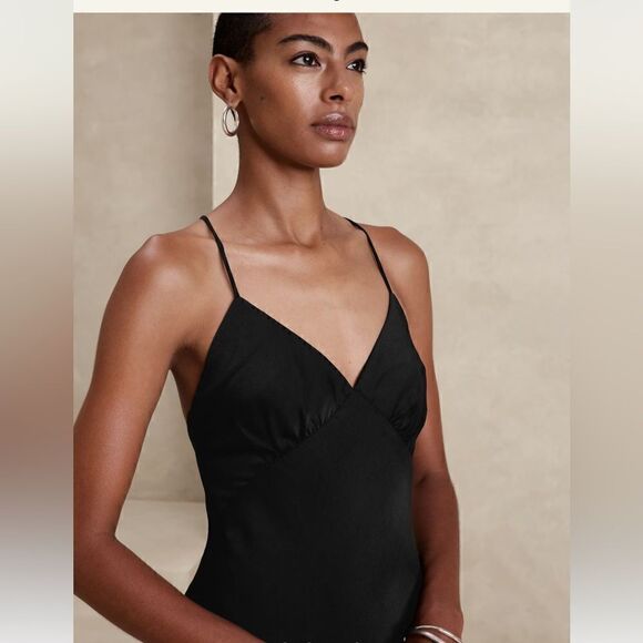 Banana Republic ASYMMETRICAL
SEAM MIDI SLIP DRESS - Picture 3 of 6